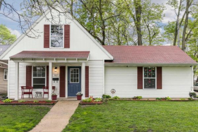 Cozy Cedar Rapids Pad - 2 Blocks to Mercy Care!